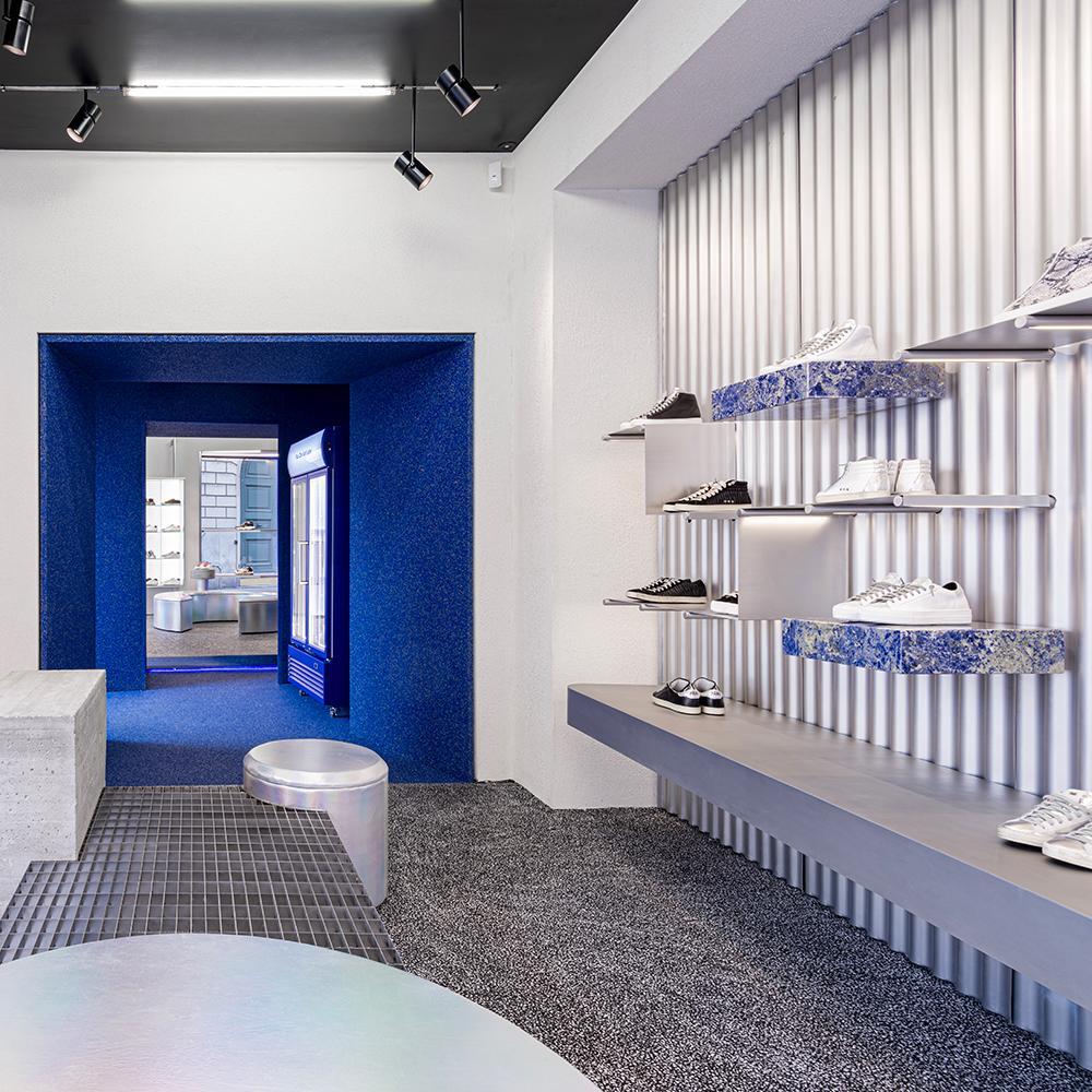 P448 opens its first store in Milan.