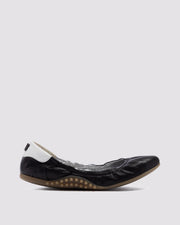 Side angle of black flat